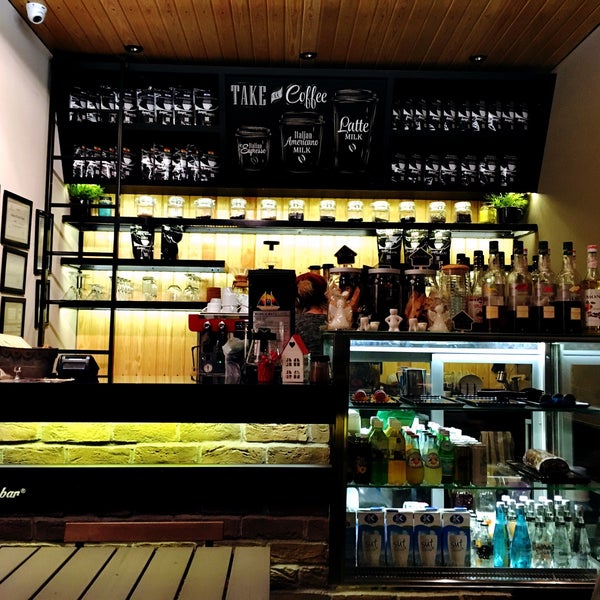 Foto tomada en Lungo Espresso Bar  por Elif el 2/9/2016