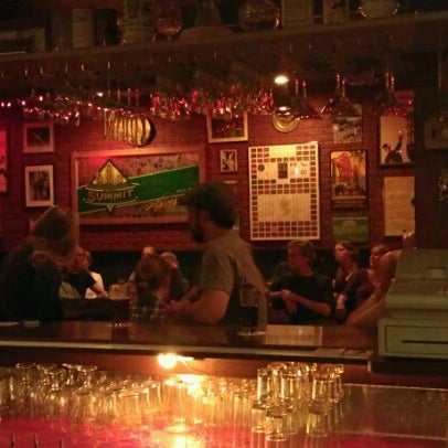 รูปภาพถ่ายที่ Merlins Rest Pub โดย Emily D. เมื่อ 9/18/2012