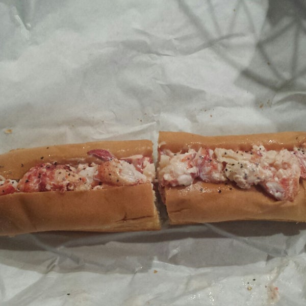 Foto scattata a Maine-ly Sandwiches da Natalie il 12/22/2014