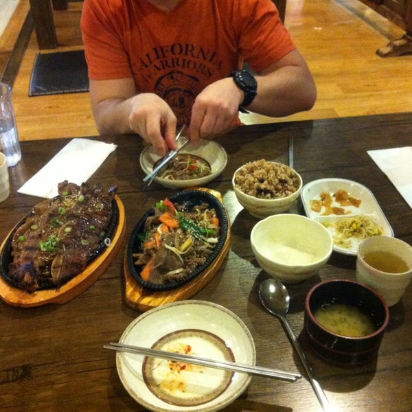 Foto tomada en Song Cook&#39;s Authentic Korean Restaurant  por Christen 章. el 5/15/2014