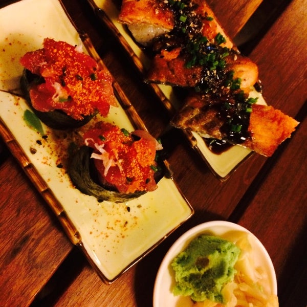 Foto tomada en H2O Sushi Bar  por Didi C. el 10/11/2014