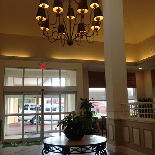 Foto diambil di Hilton Garden Inn Tampa Ybor Historic District oleh Twin L. pada 10/13/2012