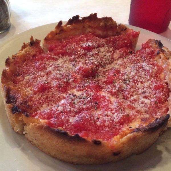 Photo taken at Pizano&#39;s Pizza &amp; Pasta by Victoria M. on 6/2/2015
