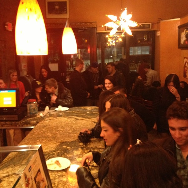 Foto diambil di Rome Pizzeria &amp; Grill oleh Victoria M. pada 1/19/2014