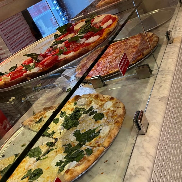 6/26/2022 tarihinde Victoria M.ziyaretçi tarafından Joe&#39;s Pizza'de çekilen fotoğraf