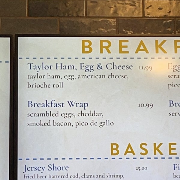 Malone’s Fish Market Newark Airport and Port Newark 4 tips