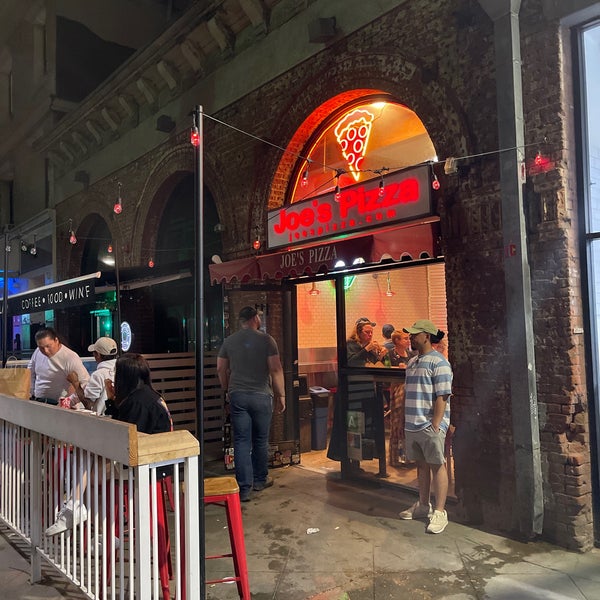 6/18/2022 tarihinde Victoria M.ziyaretçi tarafından Joe&#39;s Pizza'de çekilen fotoğraf