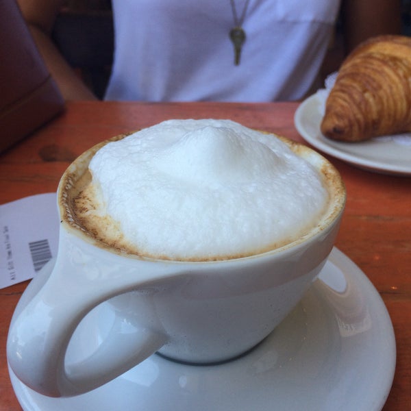 6/18/2015에 Victoria M.님이 La Provence Patisserie &amp; Cafe에서 찍은 사진