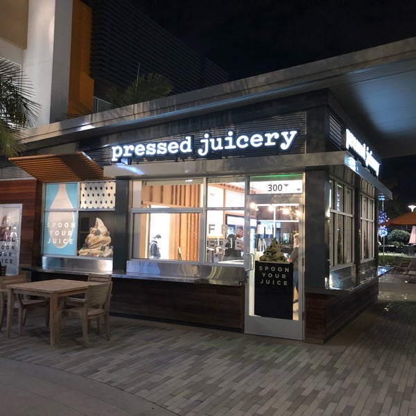 Photo taken at Pressed Juicery by Victoria M. on 12/24/2017