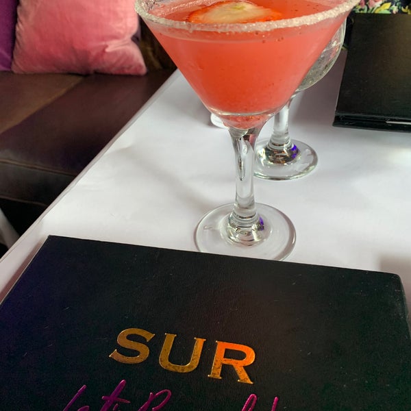 Das Foto wurde bei Sur Restaurant and Bar von Victoria M. am 12/8/2019 aufgenommen