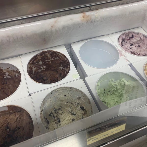 Photo taken at Mashti Malone Ice Cream by Victoria M. on 9/6/2020