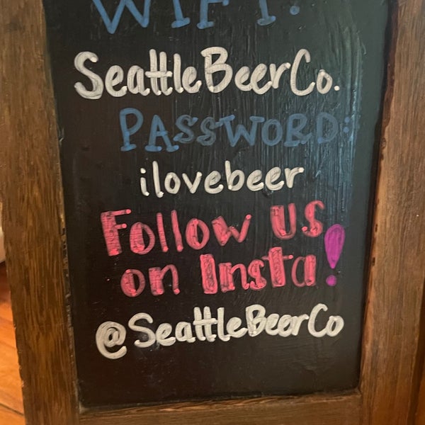 9/24/2023 tarihinde Victoria M.ziyaretçi tarafından Seattle Beer Co.'de çekilen fotoğraf