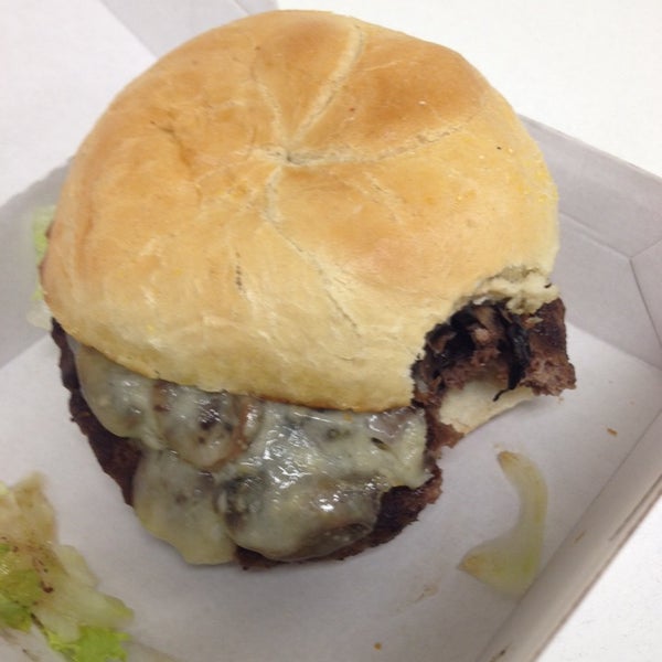 9/23/2014에 Victoria M.님이 Burger Deluxe에서 찍은 사진