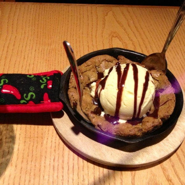 Photo taken at Chili&#39;s Grill &amp; Bar by Victoria M. on 7/30/2014