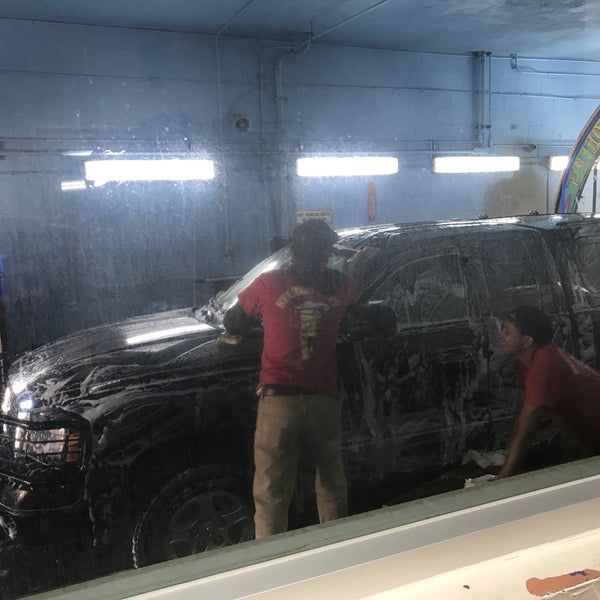 6/23/2017에 Victoria M.님이 Studio City Hand Car Wash에서 찍은 사진