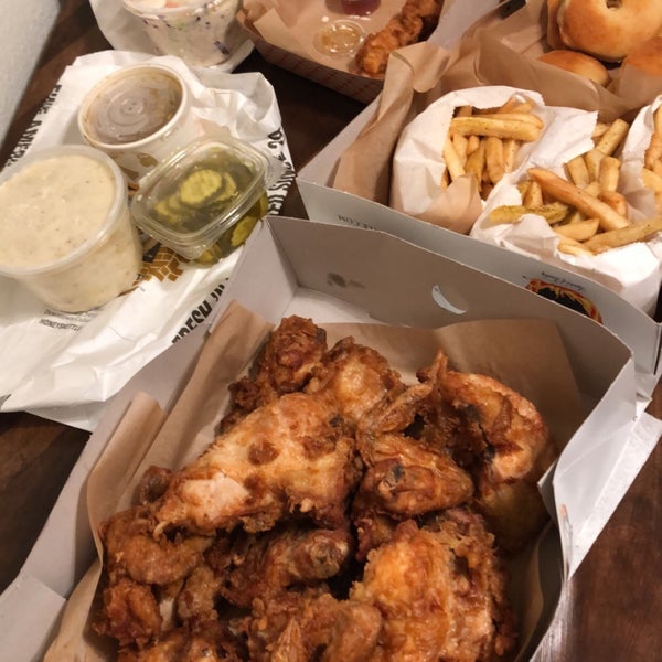 Photo taken at Honey&#39;s Kettle Fried Chicken by Victoria M. on 3/24/2019
