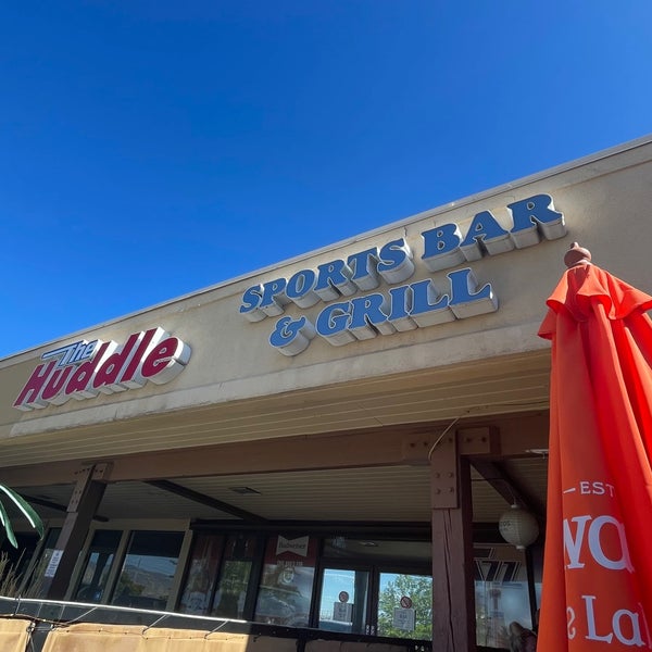 Huddle Sports Bar & Grill - Sports Bar