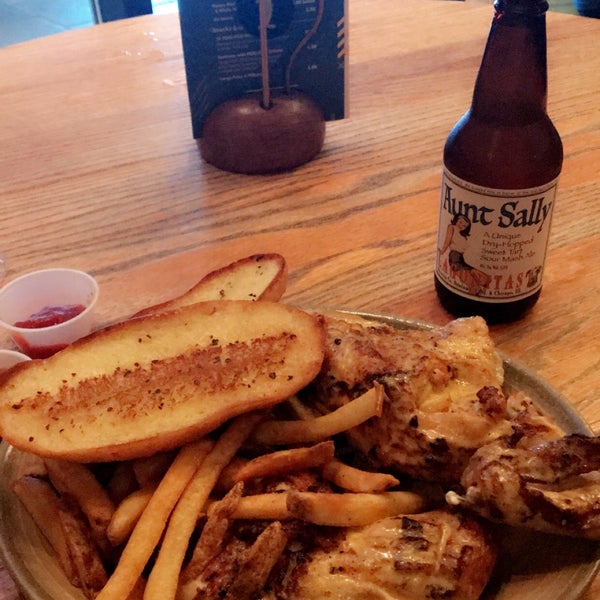 Photo taken at Nando&#39;s by Cesar D. on 8/13/2018