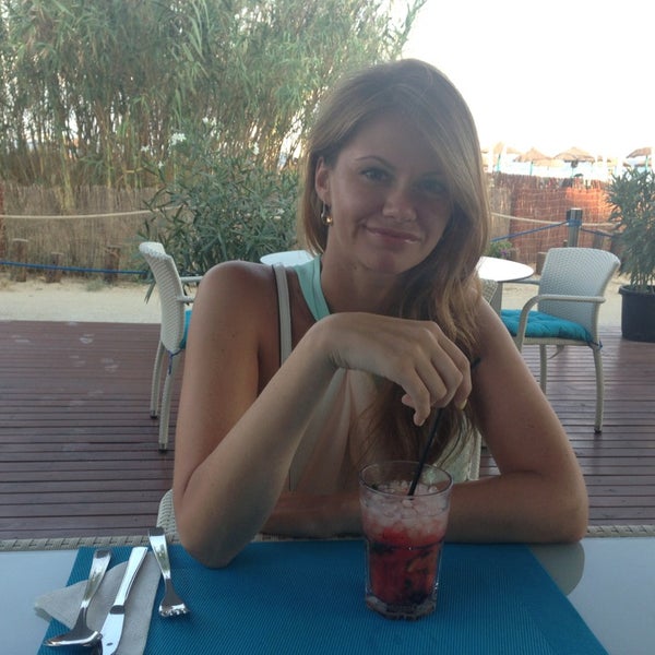 Foto tomada en St.Tropez Beach Bar &amp; Restaurant IBIZA  por Yulia D. el 8/25/2013
