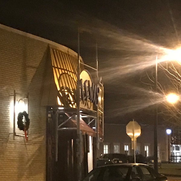 1/22/2018에 Padona4еk님이 Lewis&#39; Bar &amp; Grill에서 찍은 사진