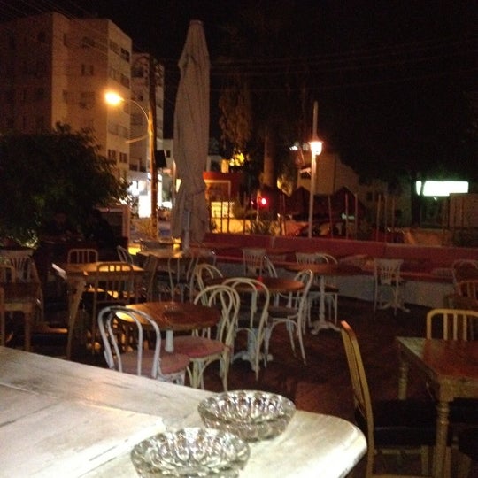 Foto scattata a Cadde Restaurant &amp; Bar da Mehmet T. il 9/18/2012