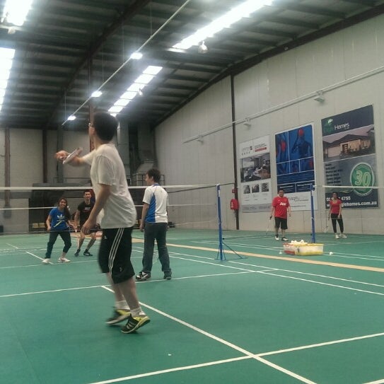 Центр бадминтона новая лига. Badminton center. Badminton center. Badminton center. Кристалл бадминтонный ценнь.