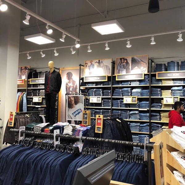 Levi's Outlet Store - 122 visitors