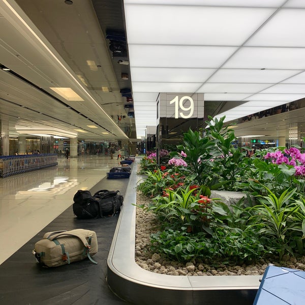 Терминал 23. Arrivals Hall Singapore Airport.