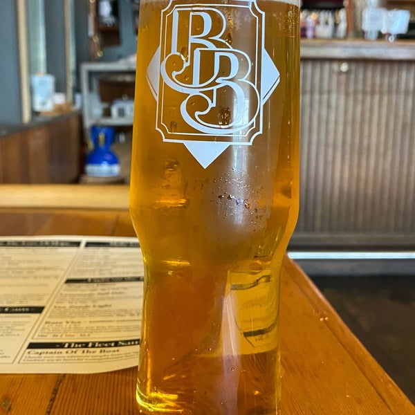 7/25/2020 tarihinde Christ T.ziyaretçi tarafından Boundary Bay Brewery'de çekilen fotoğraf