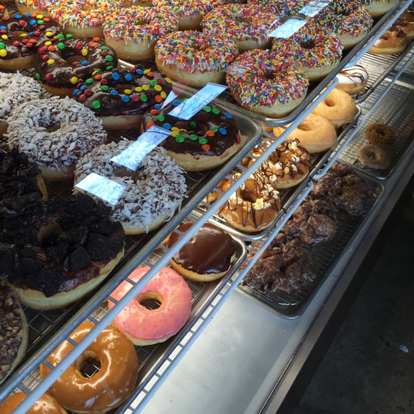 Foto tomada en Sugar Shack Donuts &amp; Coffee  por Phi D. el 7/22/2016
