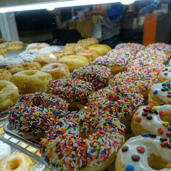 2/20/2016에 Phi D.님이 Sugar Shack Donuts &amp; Coffee에서 찍은 사진
