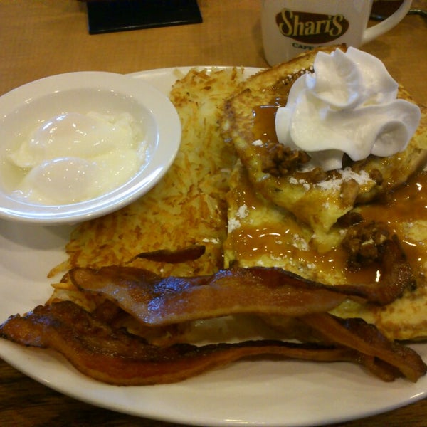 Photo taken at Shari&#39;s Cafe and Pies by Jp E. on 1/2/2014