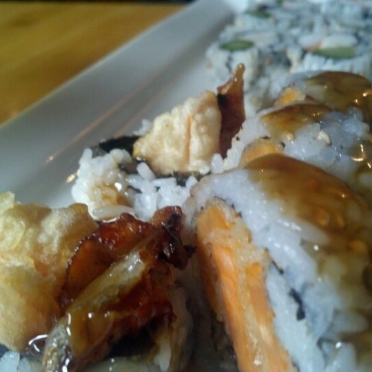 11/15/2012 tarihinde Mike S.ziyaretçi tarafından Iron Sushi'de çekilen fotoğraf