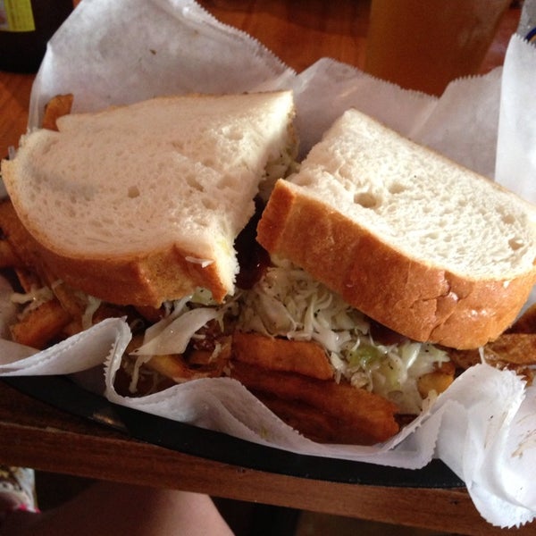 Foto scattata a Lucky&#39;s Sandwich Company da Ellie P. il 7/21/2013