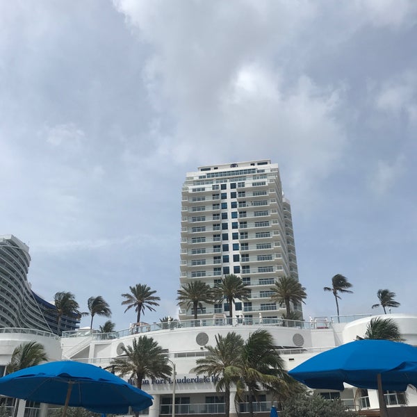 รูปภาพถ่ายที่ Hilton Fort Lauderdale Beach Resort โดย Amanda S. เมื่อ 4/5/2019
