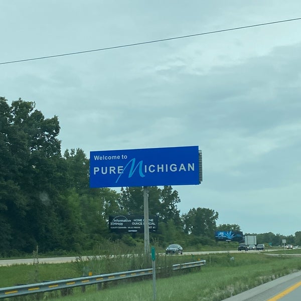 Michigan / Ohio State Line Border Crossing in Whiteford