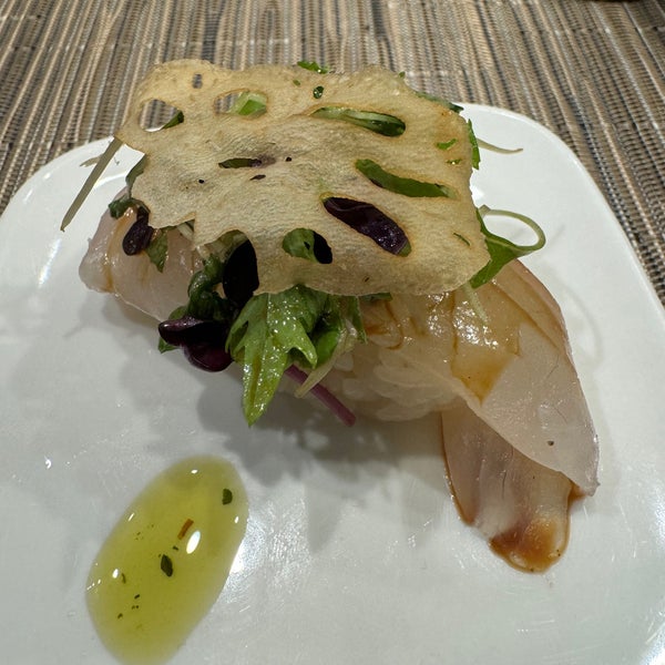 Foto tirada no(a) Sushi of Gari 46 por Bill H. em 11/4/2023