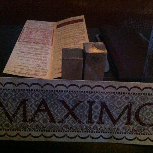 Foto diambil di Maximo Cocina Mexicana &amp; Margarita Lounge oleh Raffinée W. pada 12/14/2012