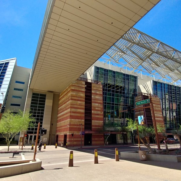 รูปภาพถ่ายที่ Phoenix Convention Center โดย Bruce W. เมื่อ 4/7/2019