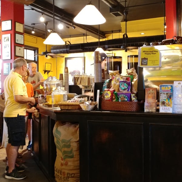 Foto diambil di Aromas Coffeehouse Bakeshop &amp; Cafe oleh Bruce W. pada 6/30/2018