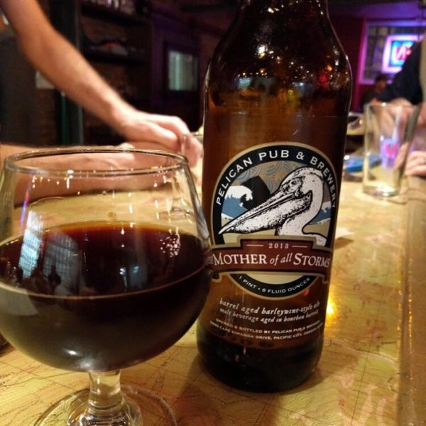 Foto scattata a Saddle Rock Pub &amp; Brewery da Maricel G. il 11/13/2015