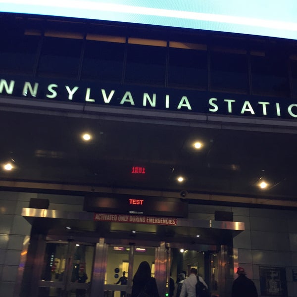 Das Foto wurde bei New York Penn Station von A E. am 10/8/2015 aufgenommen