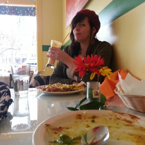 12/14/2013 tarihinde Danielle L.ziyaretçi tarafından Gokul Indian Restaurant'de çekilen fotoğraf