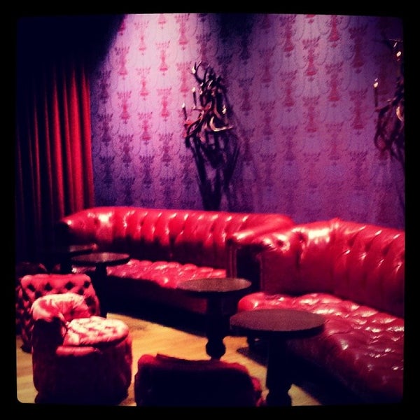 Foto tirada no(a) Crimson Lounge por Izrah I. em 3/12/2014
