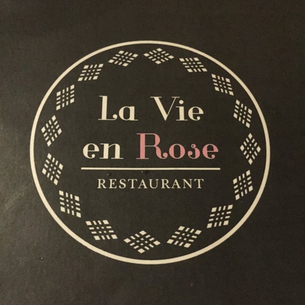 Снимок сделан в Restaurant La Vie en Rose пользователем Mickey G. 4/19/2015