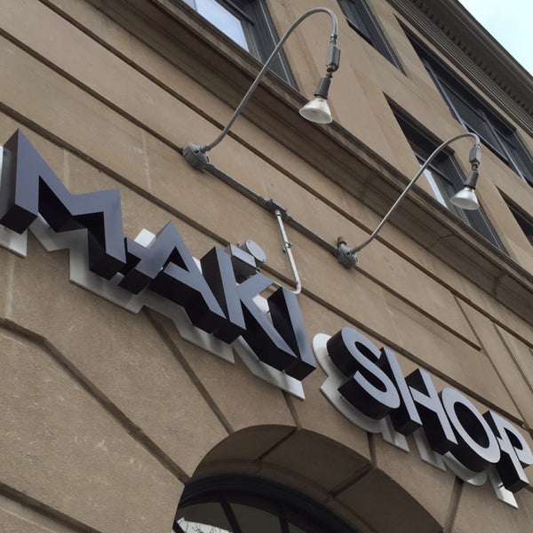 Foto tirada no(a) Maki Shop por Nick em 1/10/2016