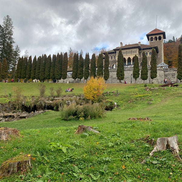 รูปภาพถ่ายที่ Castelul Cantacuzino โดย Юлия M. เมื่อ 10/15/2022