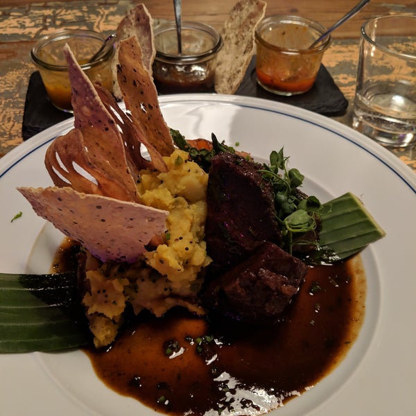 The perfectly soft ox cheeks had a deep umami flavor and the curried mash they were served on was perfectly spiced. But it took 45 mins for the food to arrive and parts of it were only lukewarm
