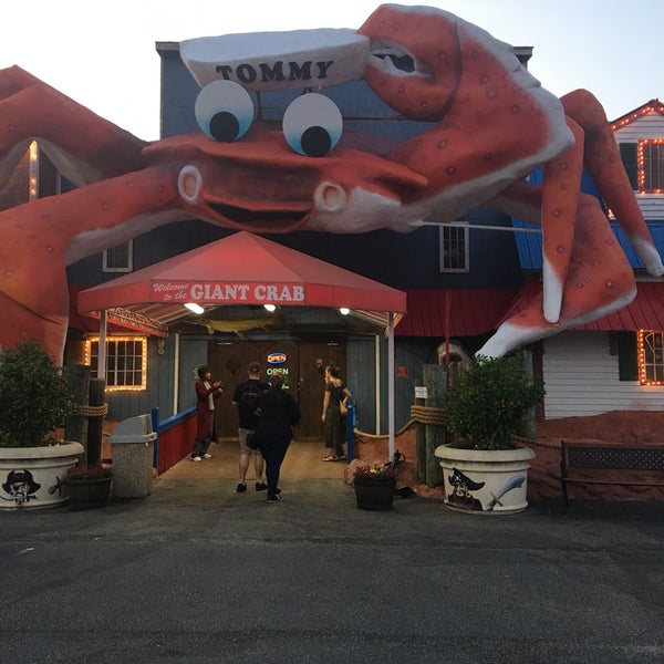 Foto scattata a Giant Crab Seafood Restaurant da Diane O. il 5/18/2019