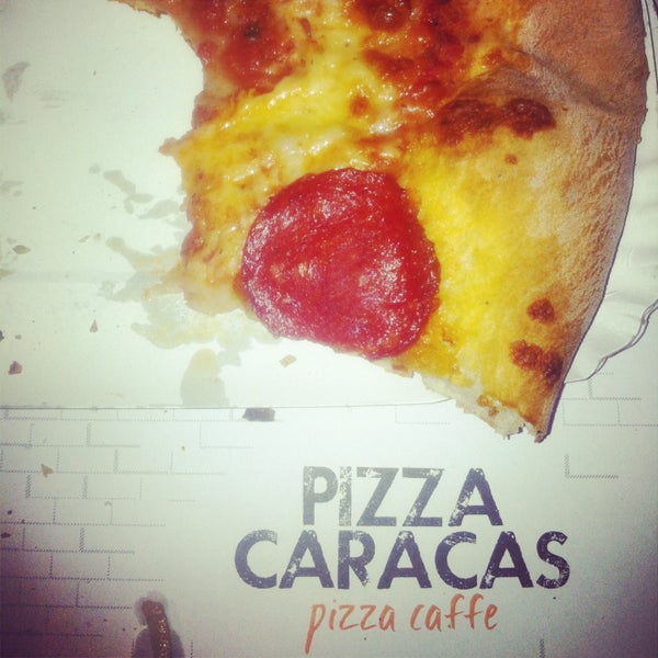 Photo taken at Pizza Caracas. Pizza-Caffe by Fernando R. on 5/11/2013